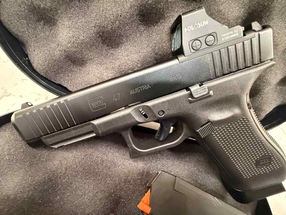 Glock 47 Gen 5 MOS 9mm with Holosun red dot